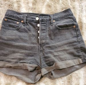 Levi wedgie Jean shorts size 29